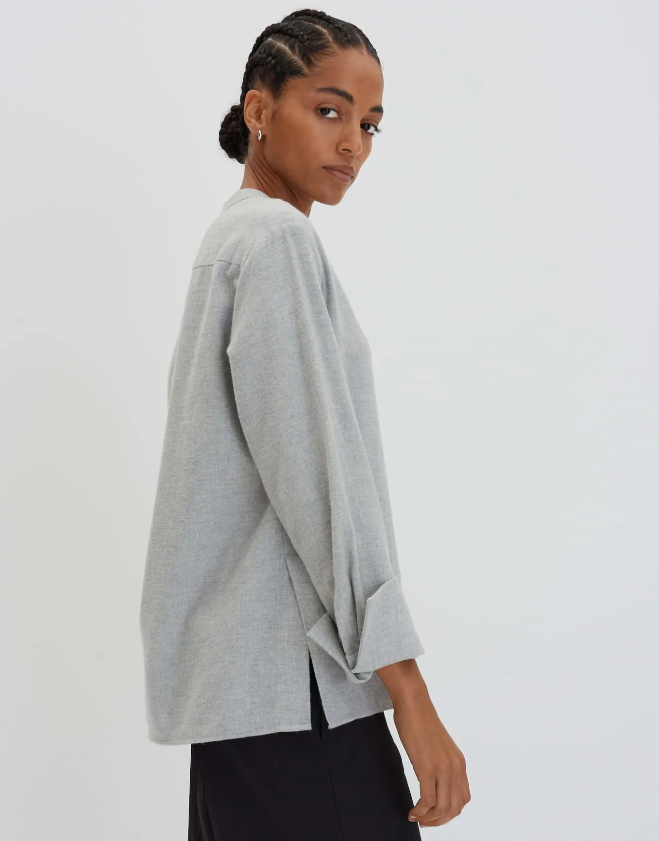 oversize_bluse_zanell_grau_online_bestellen_3.webp OPUS Oversize Bluse Zanell Grau Online Bestellen^Damen Blusen