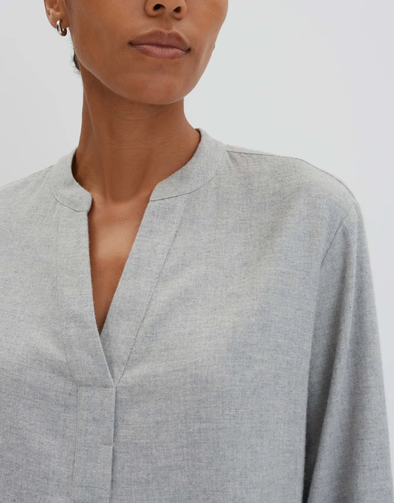 oversize_bluse_zanell_grau_online_bestellen_4.webp OPUS Oversize Bluse Zanell Grau Online Bestellen^Damen Blusen