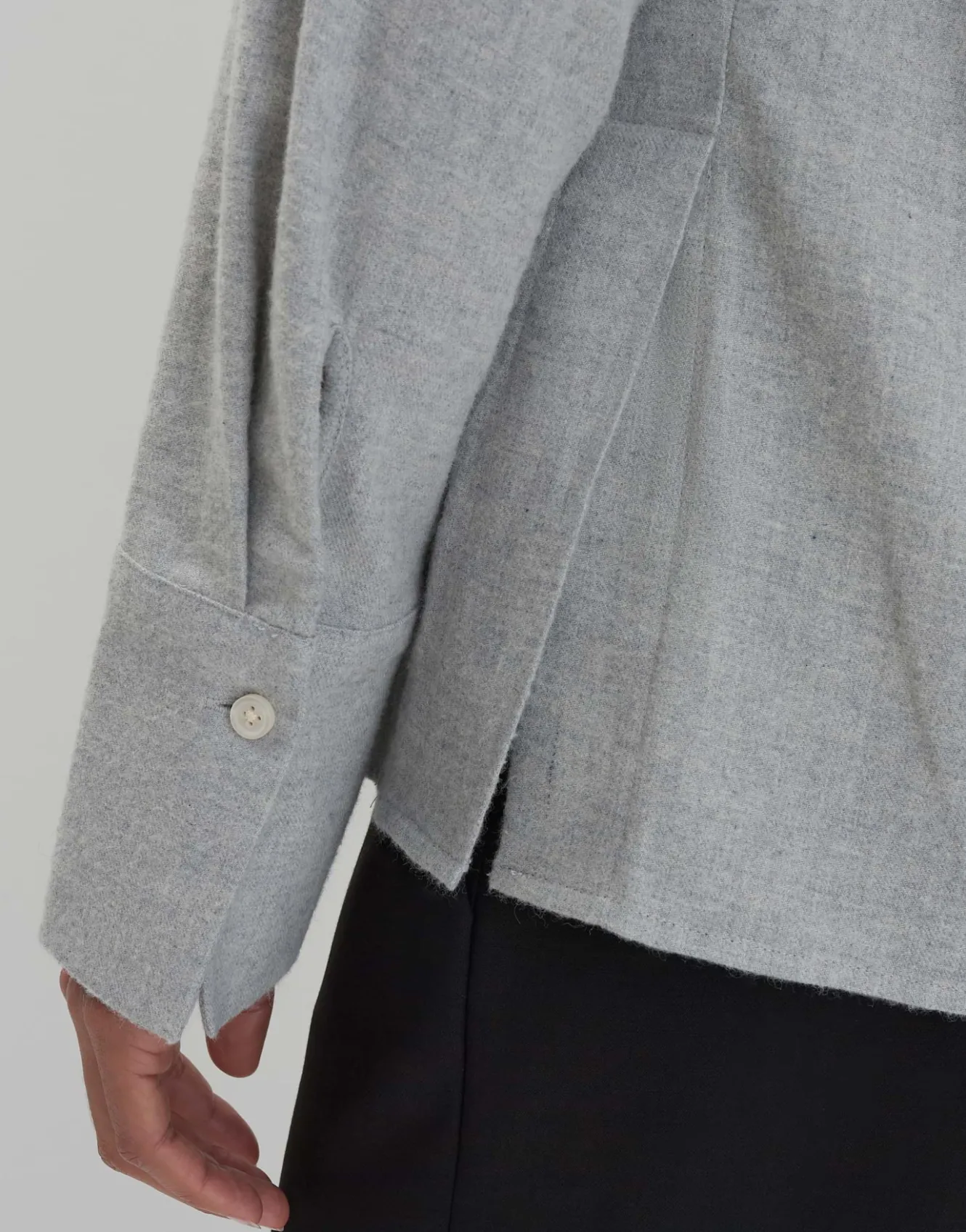 oversize_bluse_zanell_grau_online_bestellen_5.webp OPUS Oversize Bluse Zanell Grau Online Bestellen^Damen Blusen