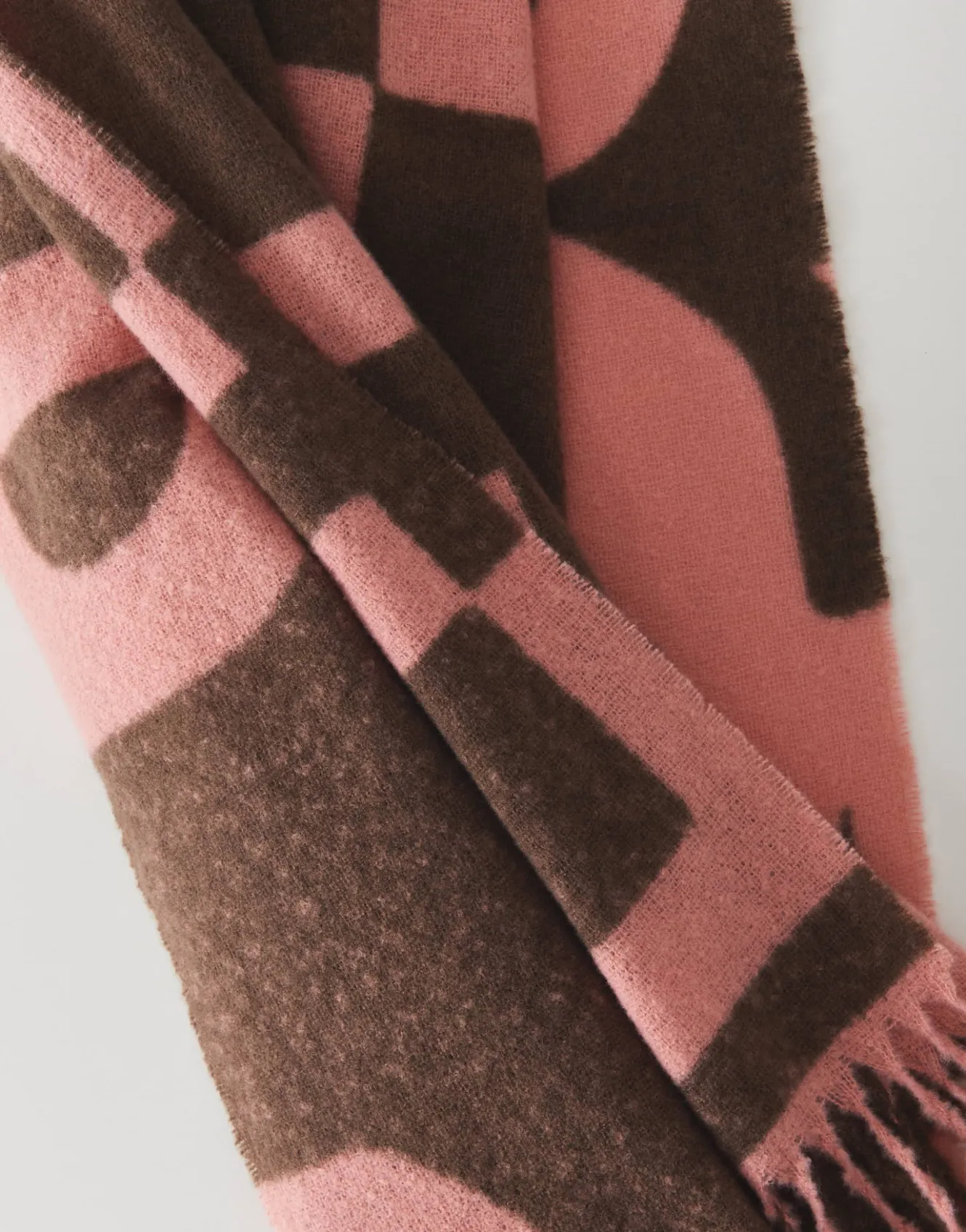 oversize_schal_amadita_scarf_ros_online_bestellen_5.webp OPUS Oversize Schal Amadita Scarf Rosé Online Bestellen^Damen Accessoires