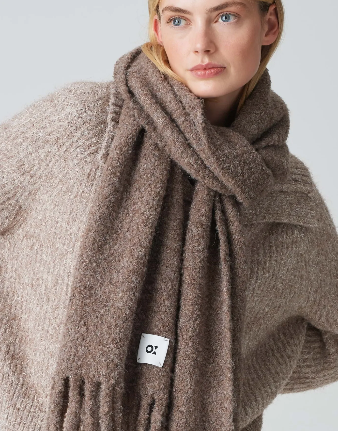 oversize_schal_amoni_scarf_braun_online_bestellen_2.webp OPUS Oversize Schal Amoni Scarf Braun Online Bestellen^Damen Accessoires
