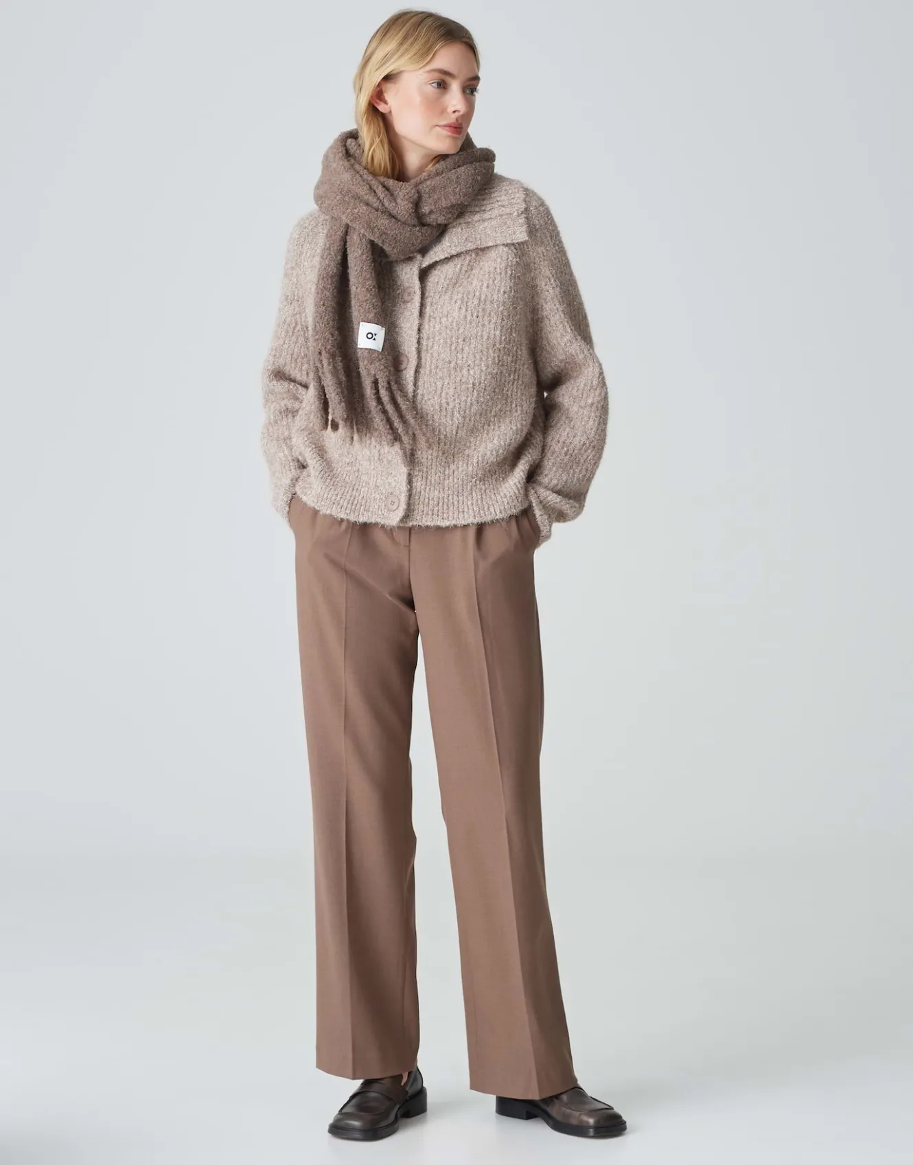 oversize_schal_amoni_scarf_braun_online_bestellen_3.webp OPUS Oversize Schal Amoni Scarf Braun Online Bestellen^Damen Accessoires
