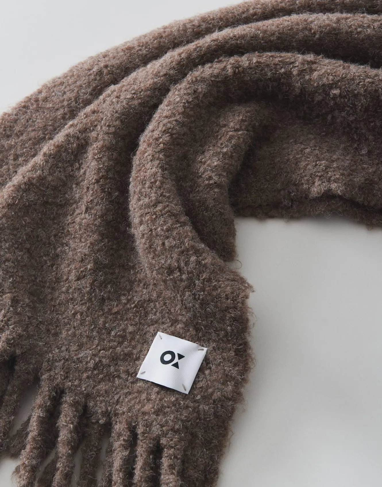 oversize_schal_amoni_scarf_braun_online_bestellen_7.webp OPUS Oversize Schal Amoni Scarf Braun Online Bestellen^Damen Accessoires