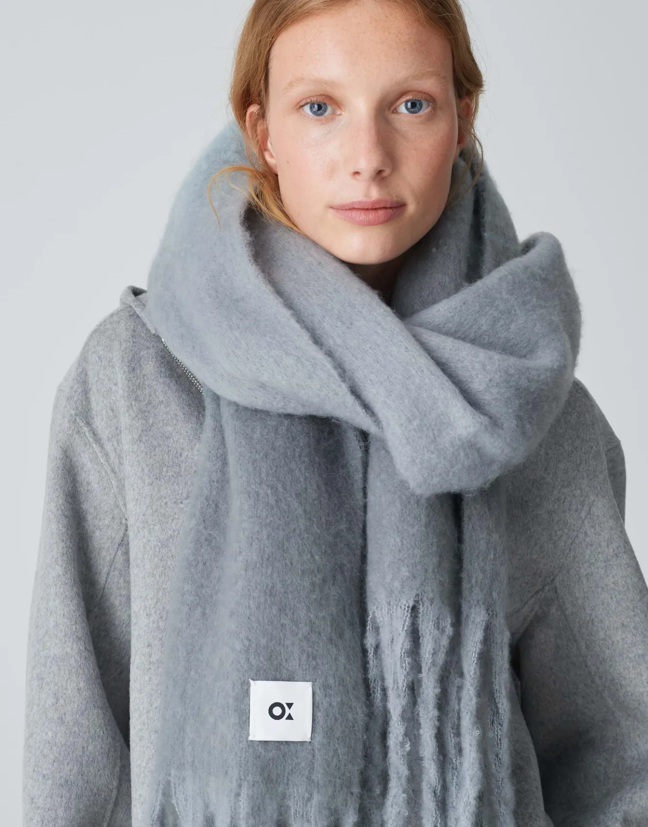 oversize_schal_amovi_scarf_grau_online_bestellen_1.webp OPUS Oversize Schal Amovi Scarf Grau Online Bestellen^Damen Accessoires