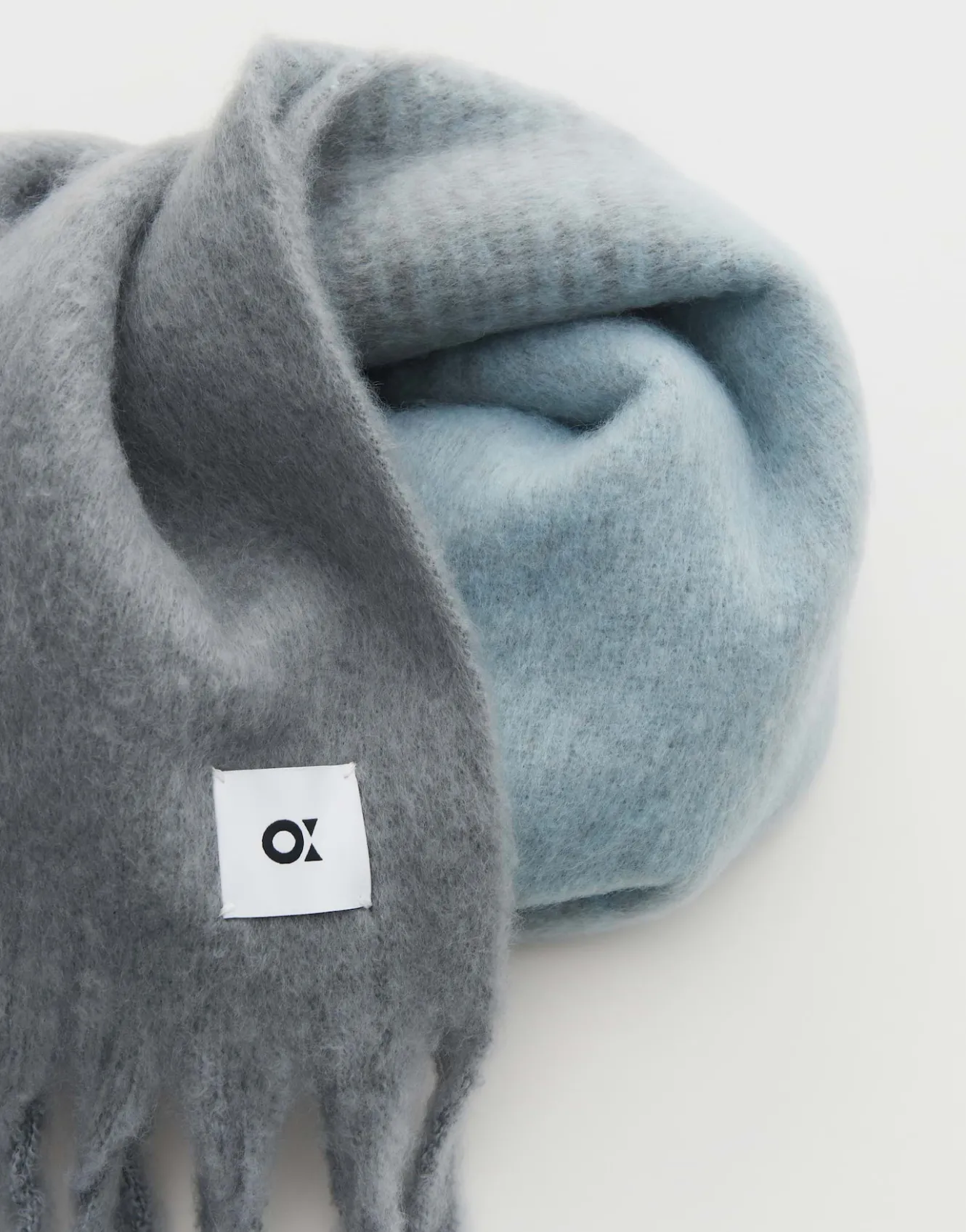 oversize_schal_amovi_scarf_grau_online_bestellen_4.webp OPUS Oversize Schal Amovi Scarf Grau Online Bestellen^Damen Accessoires