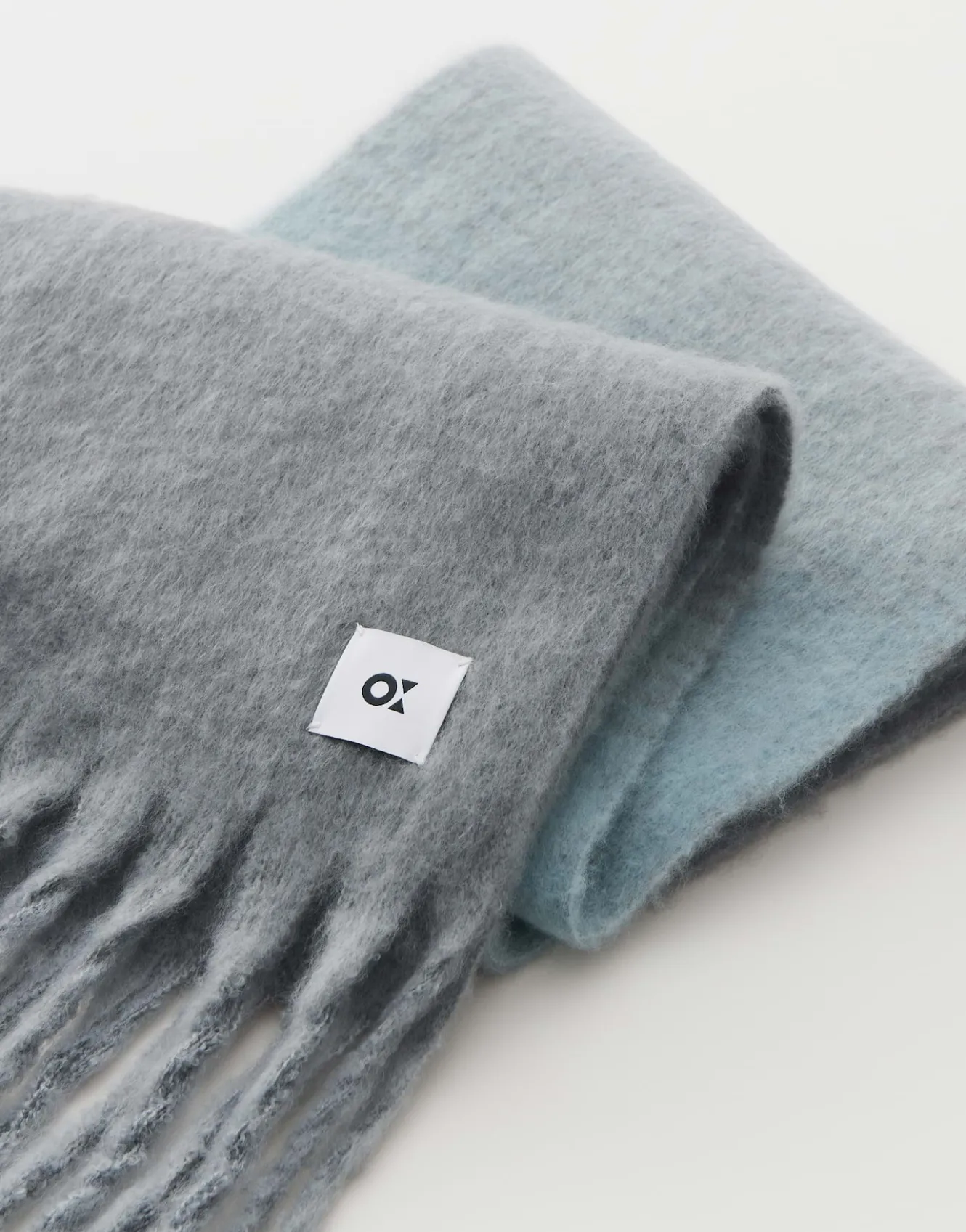 oversize_schal_amovi_scarf_grau_online_bestellen_5.webp OPUS Oversize Schal Amovi Scarf Grau Online Bestellen^Damen Accessoires