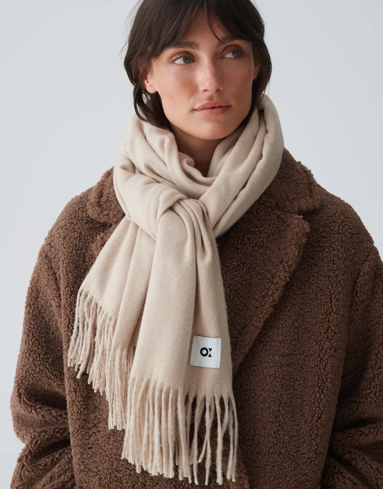 oversize_schal_anell_scarf_beige_online_bestellen_2.webp OPUS Oversize Schal Anell Scarf Beige Online Bestellen^Damen Accessoires