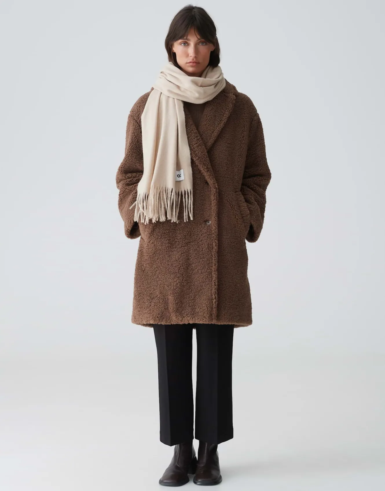 oversize_schal_anell_scarf_beige_online_bestellen_3.webp OPUS Oversize Schal Anell Scarf Beige Online Bestellen^Damen Accessoires
