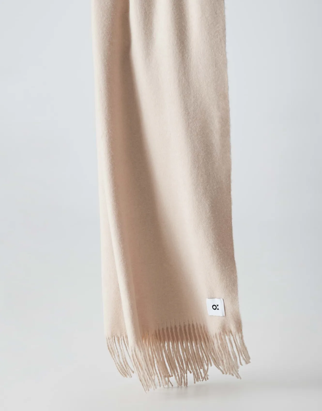 oversize_schal_anell_scarf_beige_online_bestellen_6.webp OPUS Oversize Schal Anell Scarf Beige Online Bestellen^Damen Accessoires
