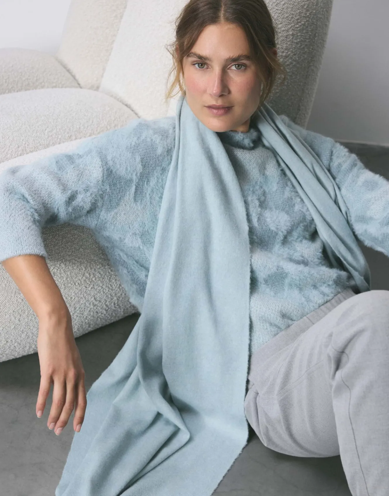 oversize_schal_anell_scarf_blau_online_bestellen_4.webp OPUS Oversize Schal Anell Scarf Blau Online Bestellen^Damen Accessoires
