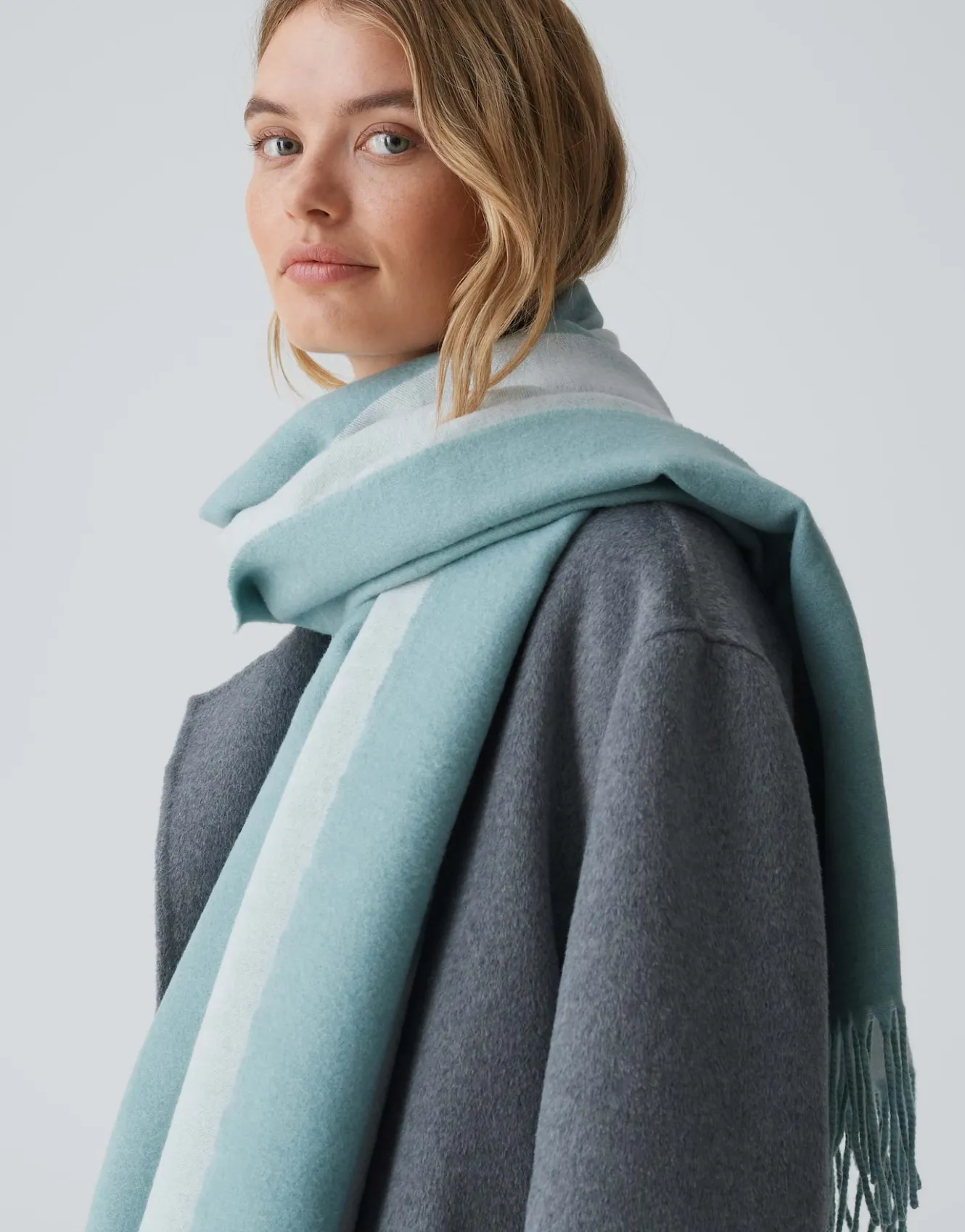 oversize_schal_atopa_scarf_blau_online_bestellen_1.webp OPUS Oversize Schal Atopa Scarf Blau Online Bestellen^Damen Accessoires