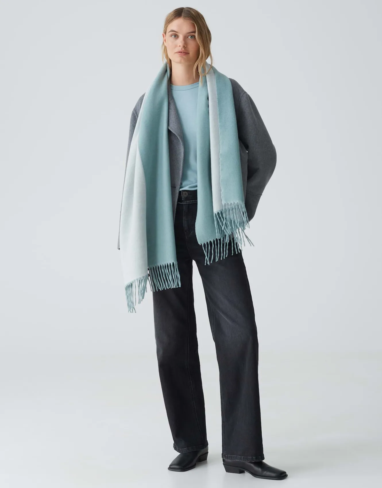 oversize_schal_atopa_scarf_blau_online_bestellen_2.webp OPUS Oversize Schal Atopa Scarf Blau Online Bestellen^Damen Accessoires