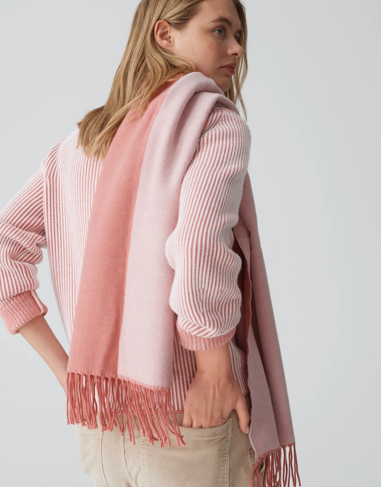 oversize_schal_atopa_scarf_ros_online_bestellen_4.webp OPUS Oversize Schal Atopa Scarf Rosé Online Bestellen^Damen Accessoires