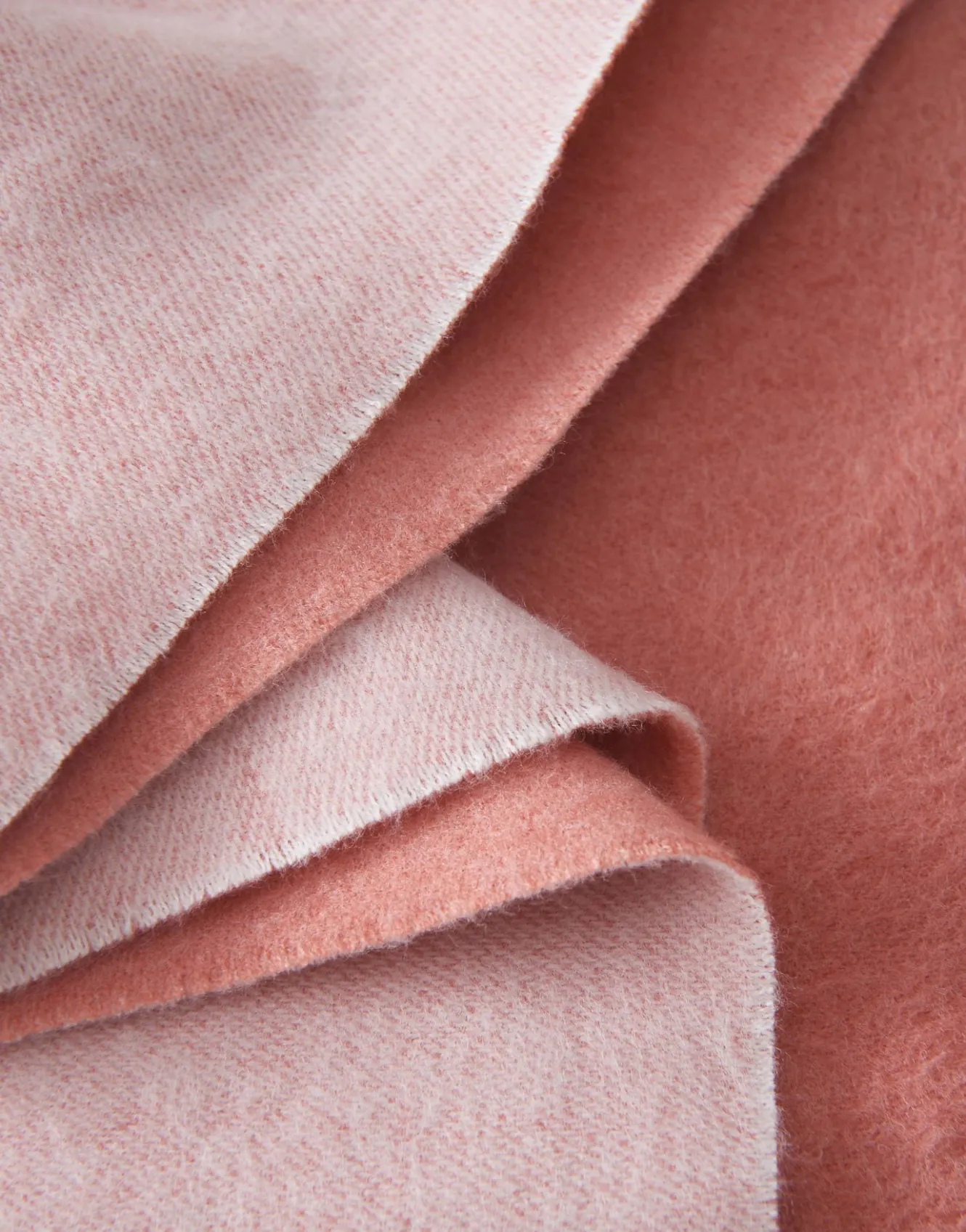 oversize_schal_atopa_scarf_ros_online_bestellen_7.webp OPUS Oversize Schal Atopa Scarf Rosé Online Bestellen^Damen Accessoires