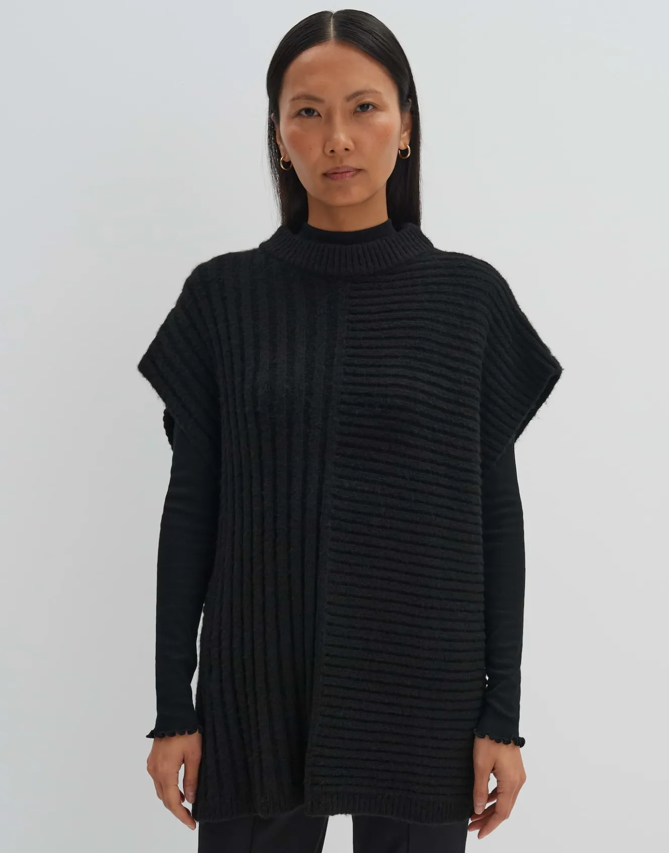poncho_belony_cape_schwarz_online_bestellen_1.webp OPUS Poncho Belony Cape Schwarz Online Bestellen^Damen Accessoires
