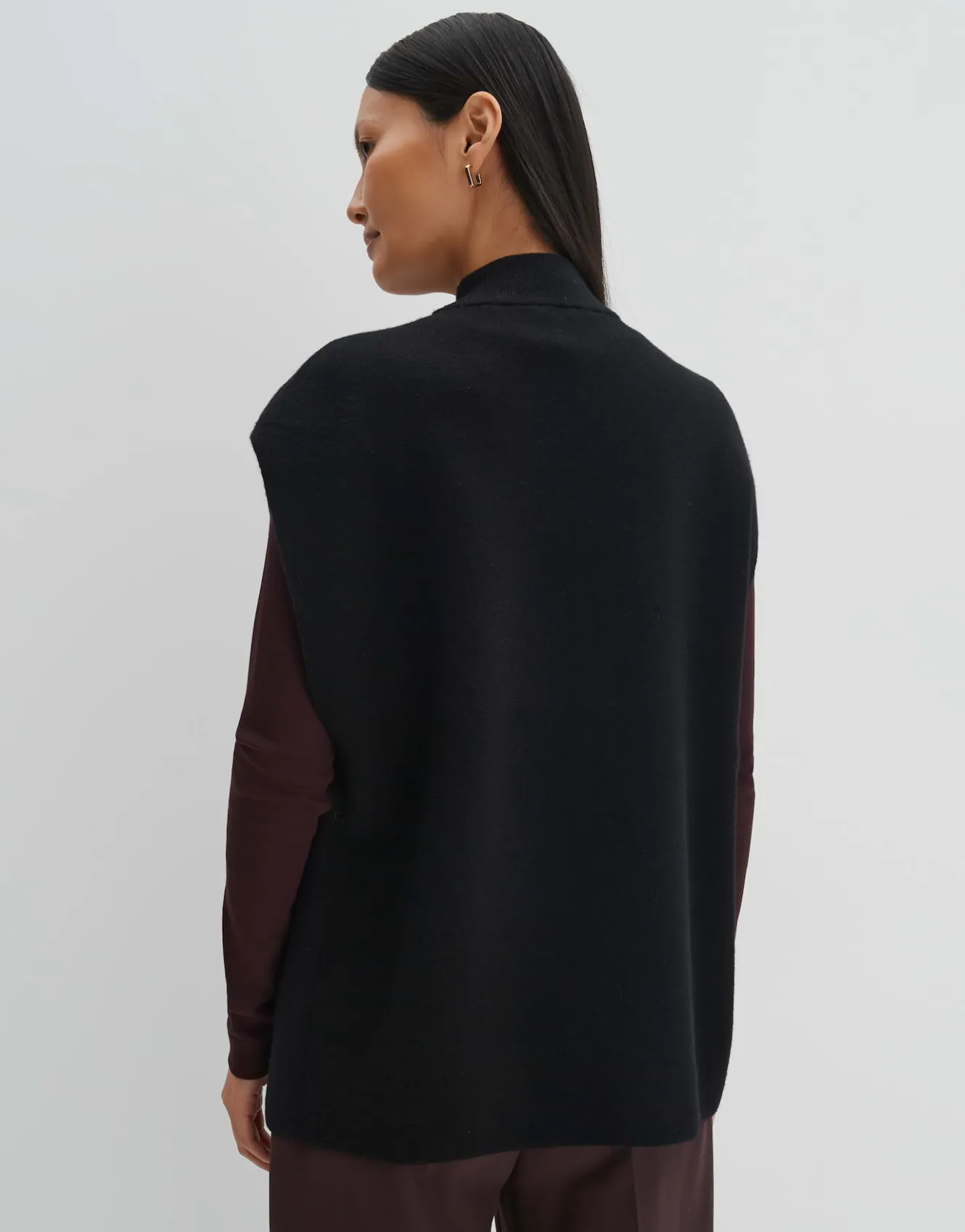 poncho_bjanne_cape_schwarz_online_bestellen_2.webp OPUS Poncho Bjanne Cape Schwarz Online Bestellen^Damen Accessoires