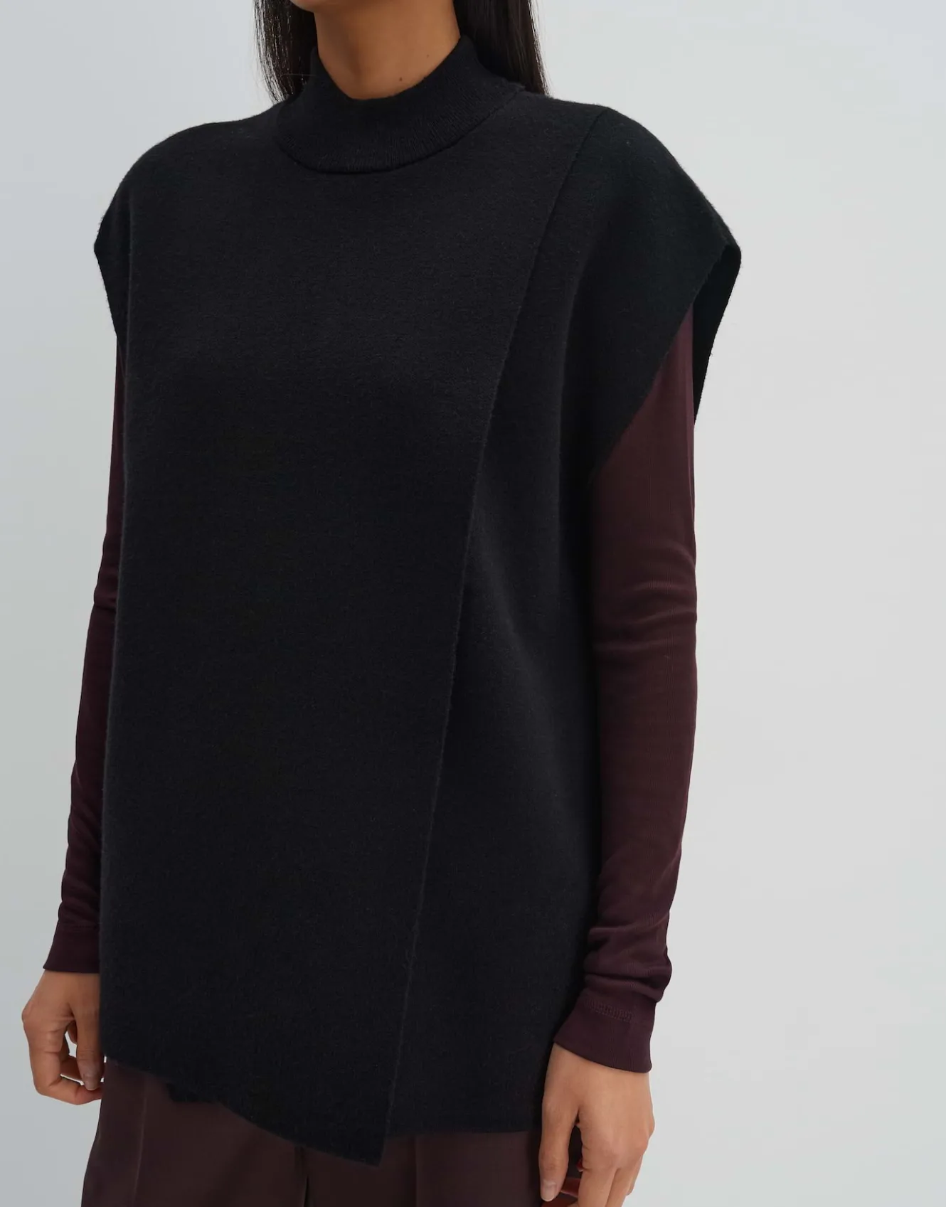 poncho_bjanne_cape_schwarz_online_bestellen_5.webp OPUS Poncho Bjanne Cape Schwarz Online Bestellen^Damen Accessoires