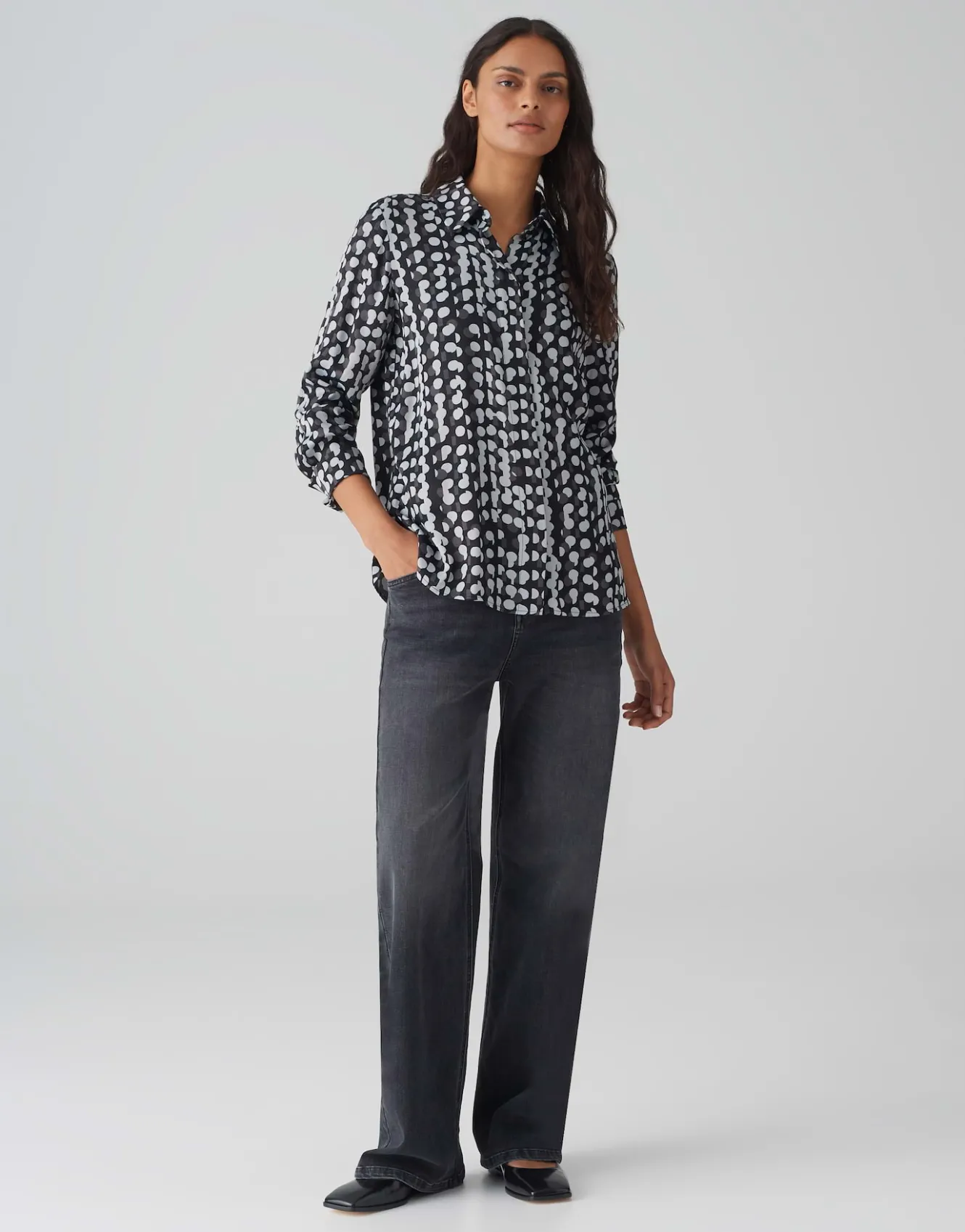 satinbluse_fosmo_schwarz_online_bestellen_6.webp OPUS Satinbluse Fosmo Schwarz Online Bestellen^Damen Blusen