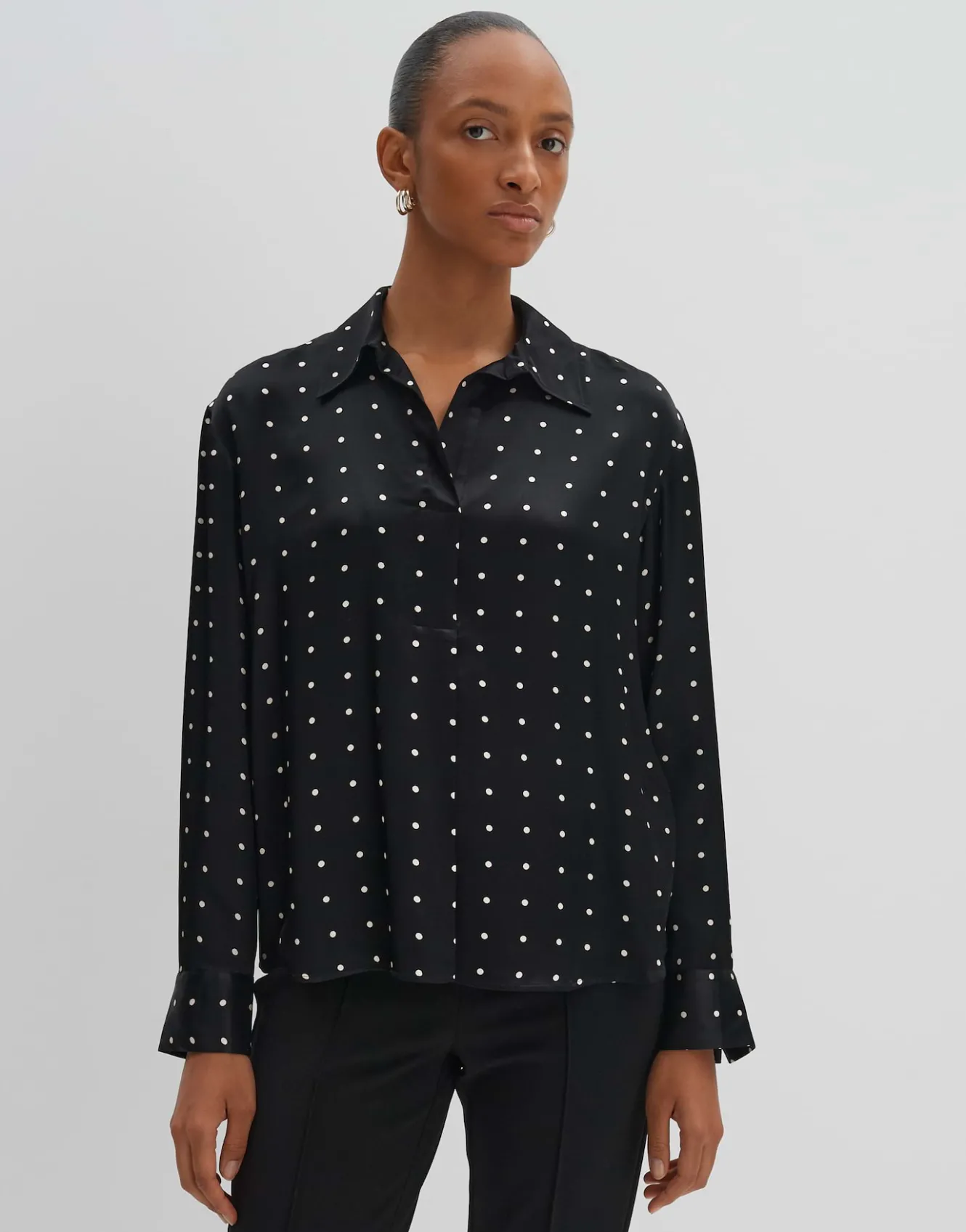 satinbluse_zilow_schwarz_online_bestellen_1.webp OPUS Satinbluse Zilow Schwarz Online Bestellen^Damen Blusen