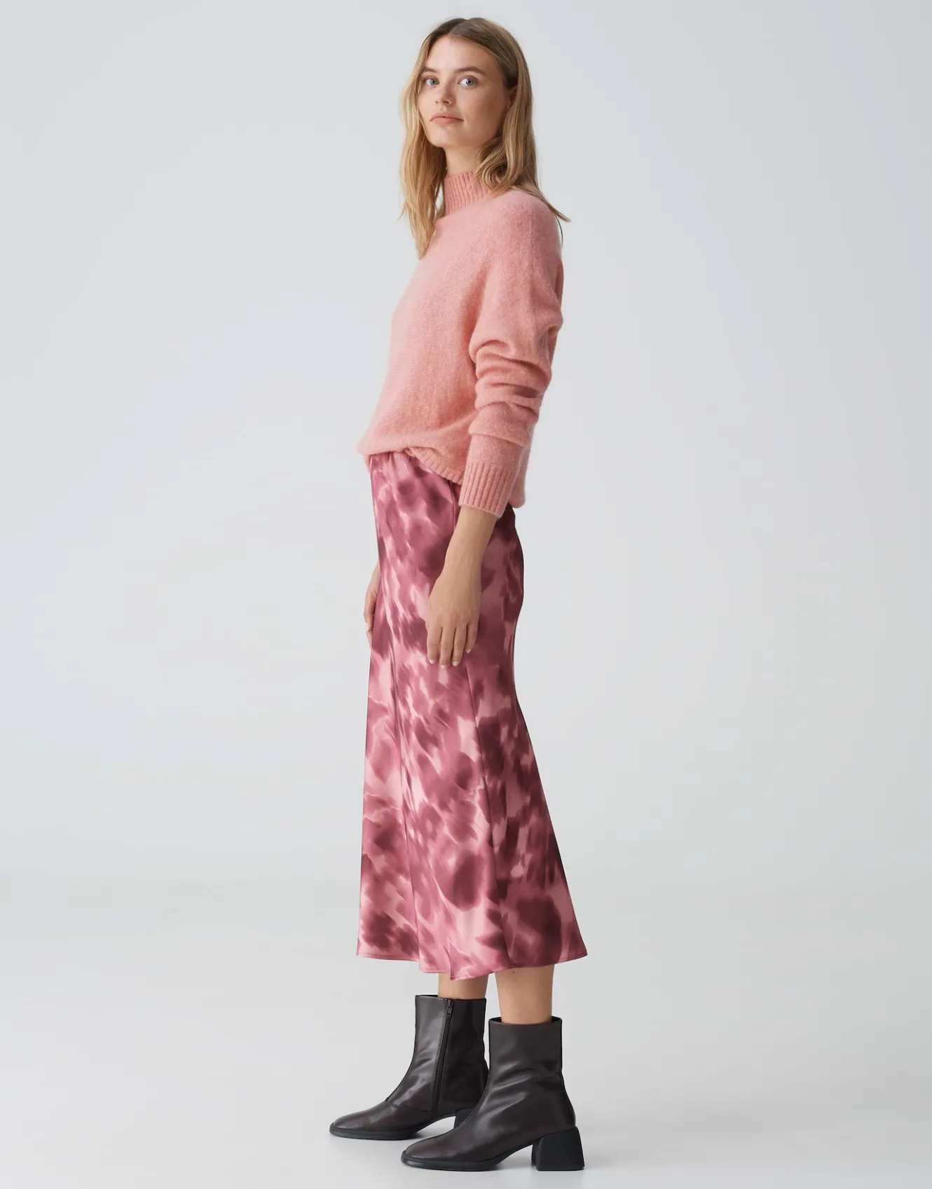 satinrock_runaba_ros_online_bestellen_3.webp OPUS Satinrock Runaba Rosé Online Bestellen^Damen Röcke