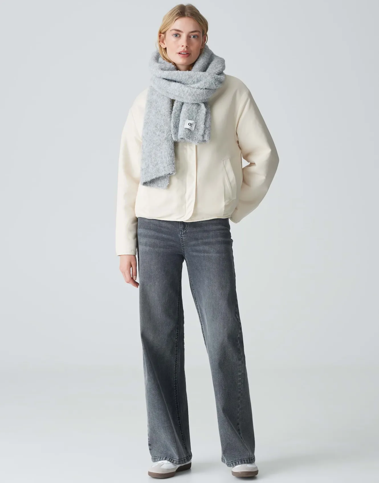 schal_apedita_scarf_grau_online_bestellen_2.webp OPUS Schal Apedita Scarf Grau Online Bestellen^Damen Accessoires