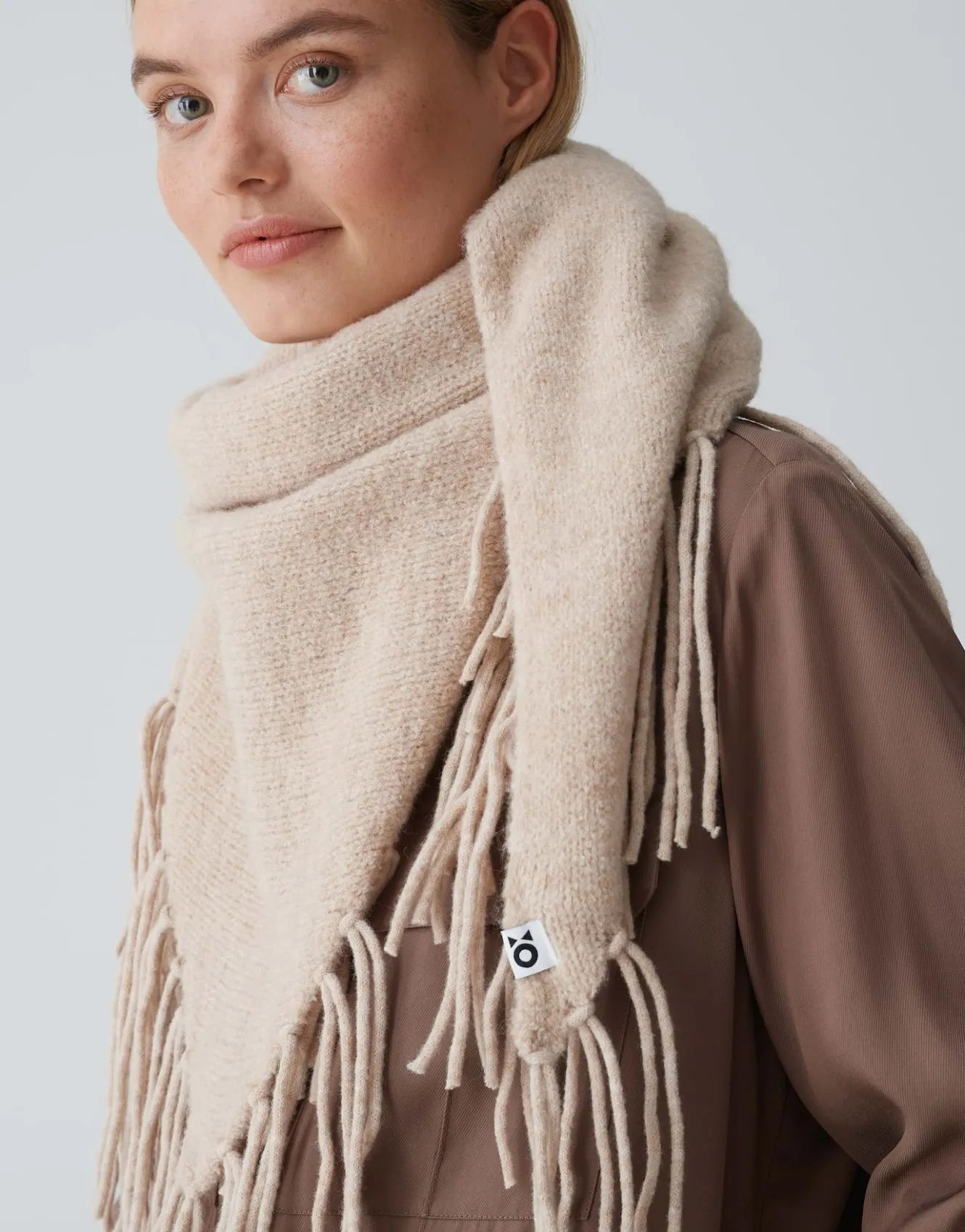 schal_awaro_scarf_beige_online_bestellen_1.webp OPUS Schal Awaro Scarf Beige Online Bestellen^Damen Accessoires