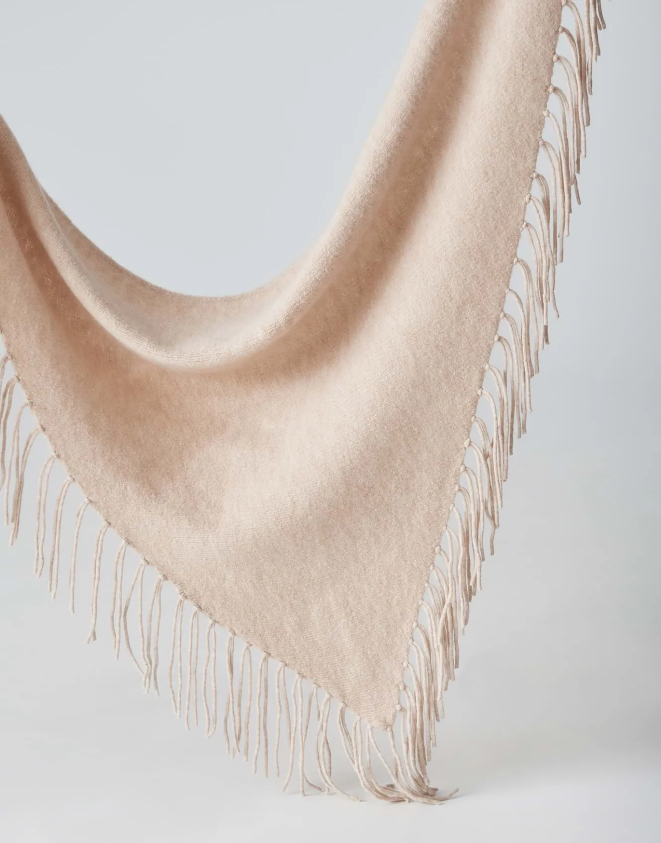 schal_awaro_scarf_beige_online_bestellen_4.webp OPUS Schal Awaro Scarf Beige Online Bestellen^Damen Accessoires