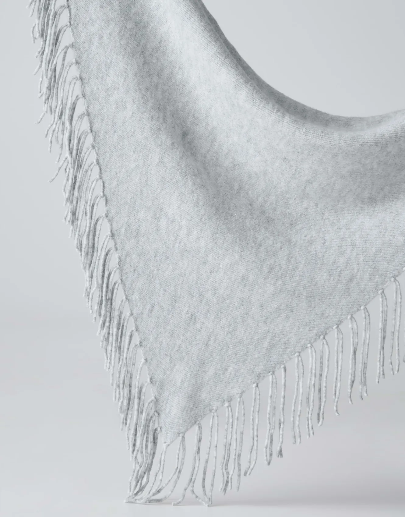 schal_awaro_scarf_grau_online_bestellen_4.webp OPUS Schal Awaro Scarf Grau Online Bestellen^Damen Accessoires