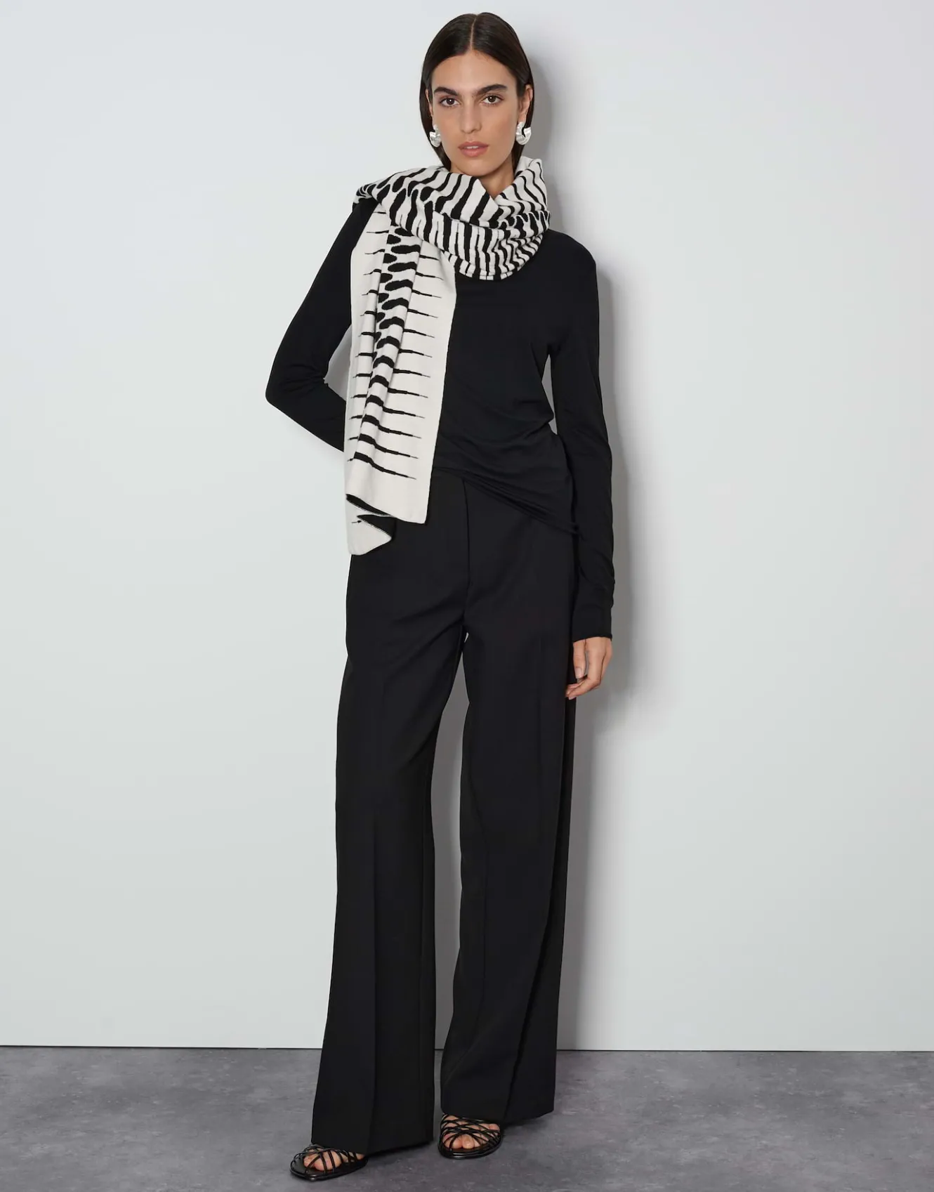 schal_belotta_scarf_schwarz_online_bestellen_0.webp OPUS Schal Belotta Scarf Schwarz Online Bestellen^Damen Accessoires
