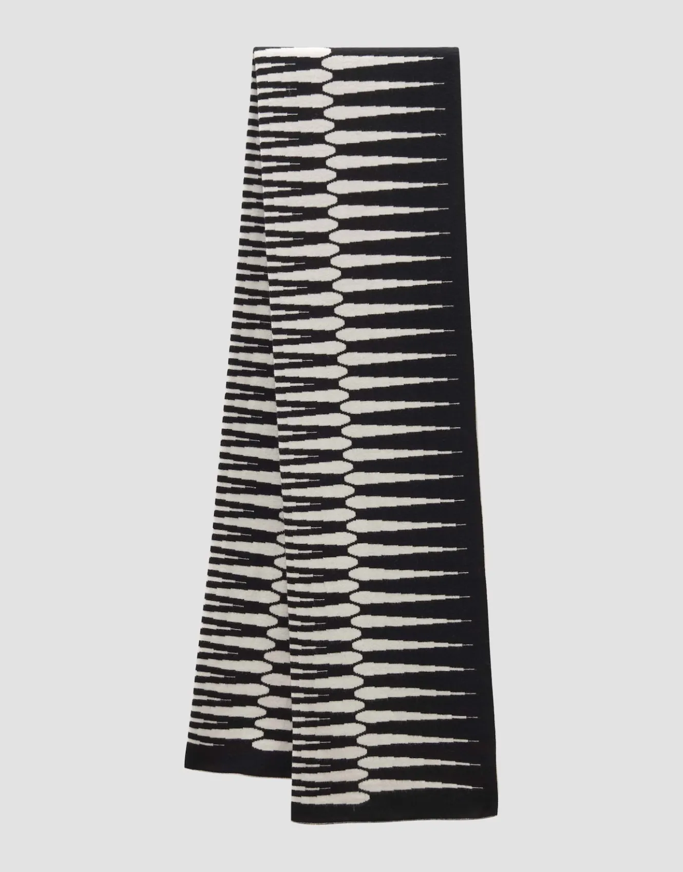 schal_belotta_scarf_schwarz_online_bestellen_3.webp OPUS Schal Belotta Scarf Schwarz Online Bestellen^Damen Accessoires