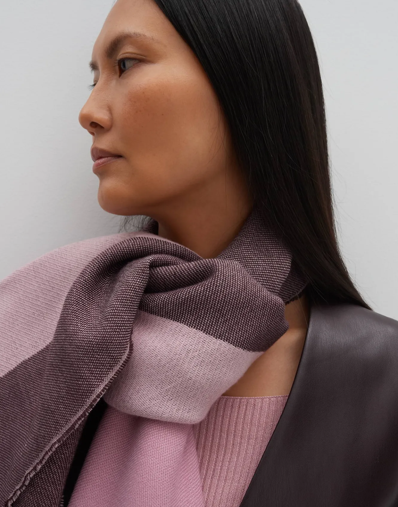 schal_blenah_scarf_rot_online_bestellen_2.webp OPUS Schal Blenah Scarf Rot Online Bestellen^Damen Accessoires