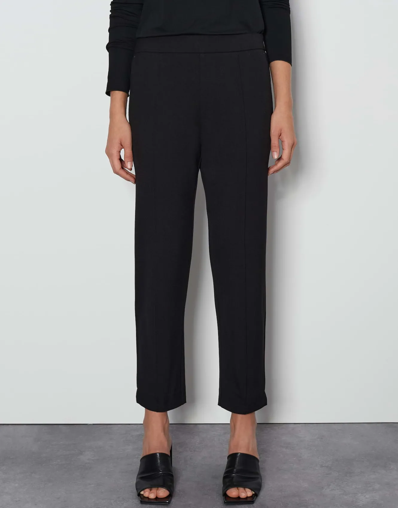 schlupfhose_charlie_pure_schwarz_online_bestellen_1.webp OPUS Schlupfhose Charlie Pure Schwarz Online Bestellen^Damen Hosen