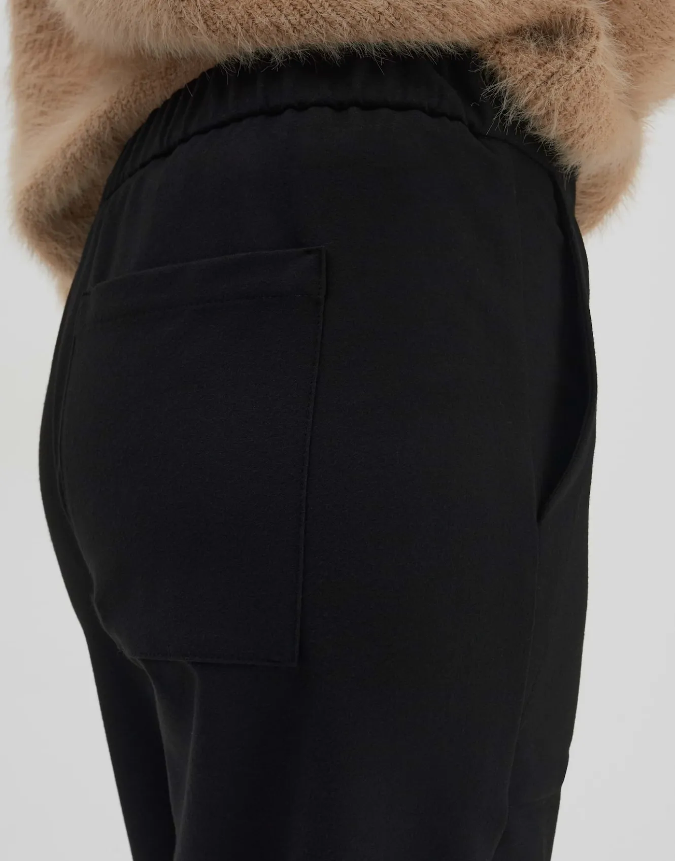 schlupfhose_charlie_utility_schwarz_online_bestellen_5.webp OPUS Schlupfhose Charlie Utility Schwarz Online Bestellen^Damen Hosen