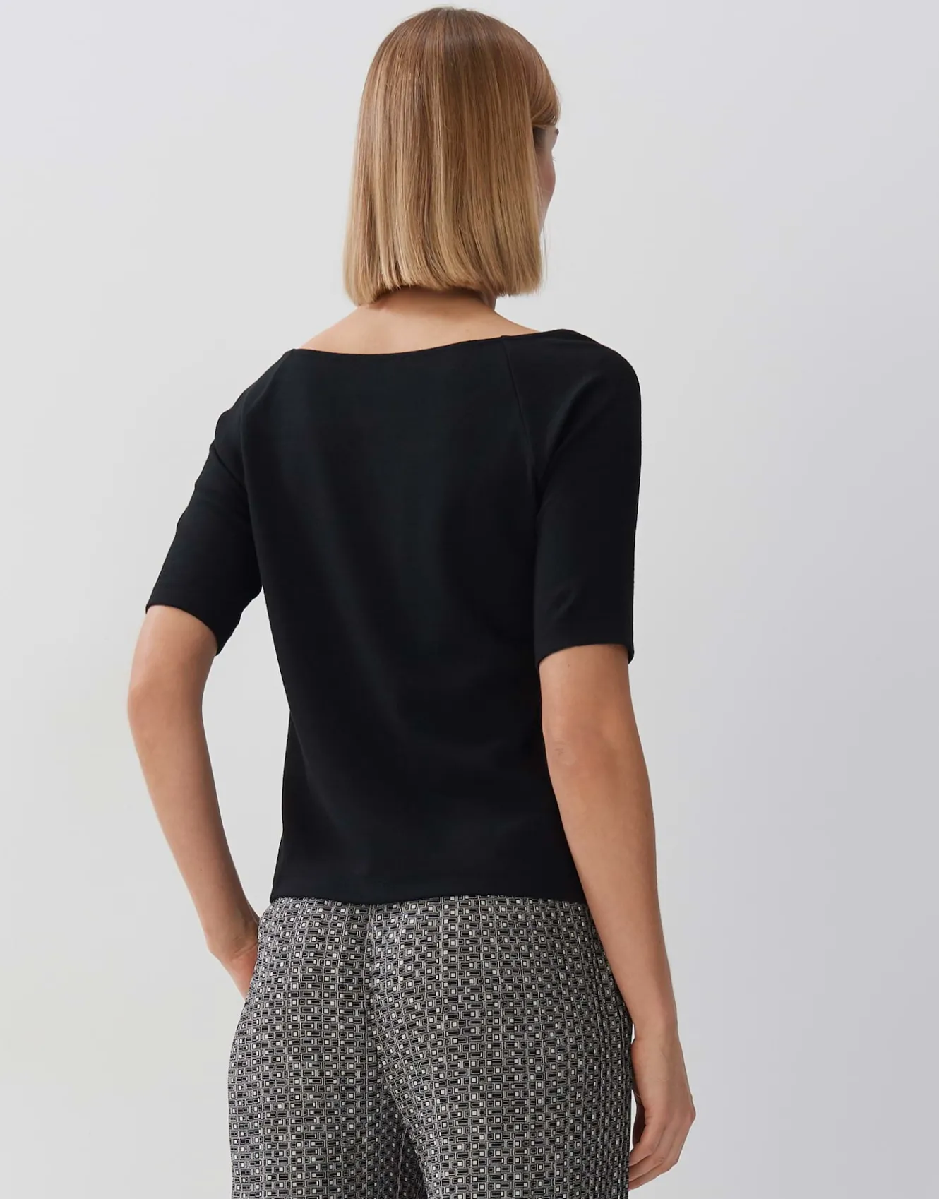 shirt_karmin_schwarz_online_bestellen_3.webp OPUS Shirt Karmin Schwarz Online Bestellen^Damen Shirts