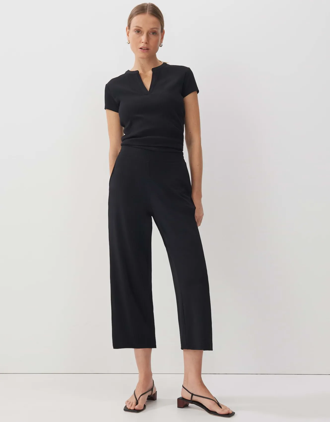 shirt_kleoh_detail_schwarz_online_bestellen_0.webp OPUS Shirt Kleoh Detail Schwarz Online Bestellen^Damen Basics | Shirts