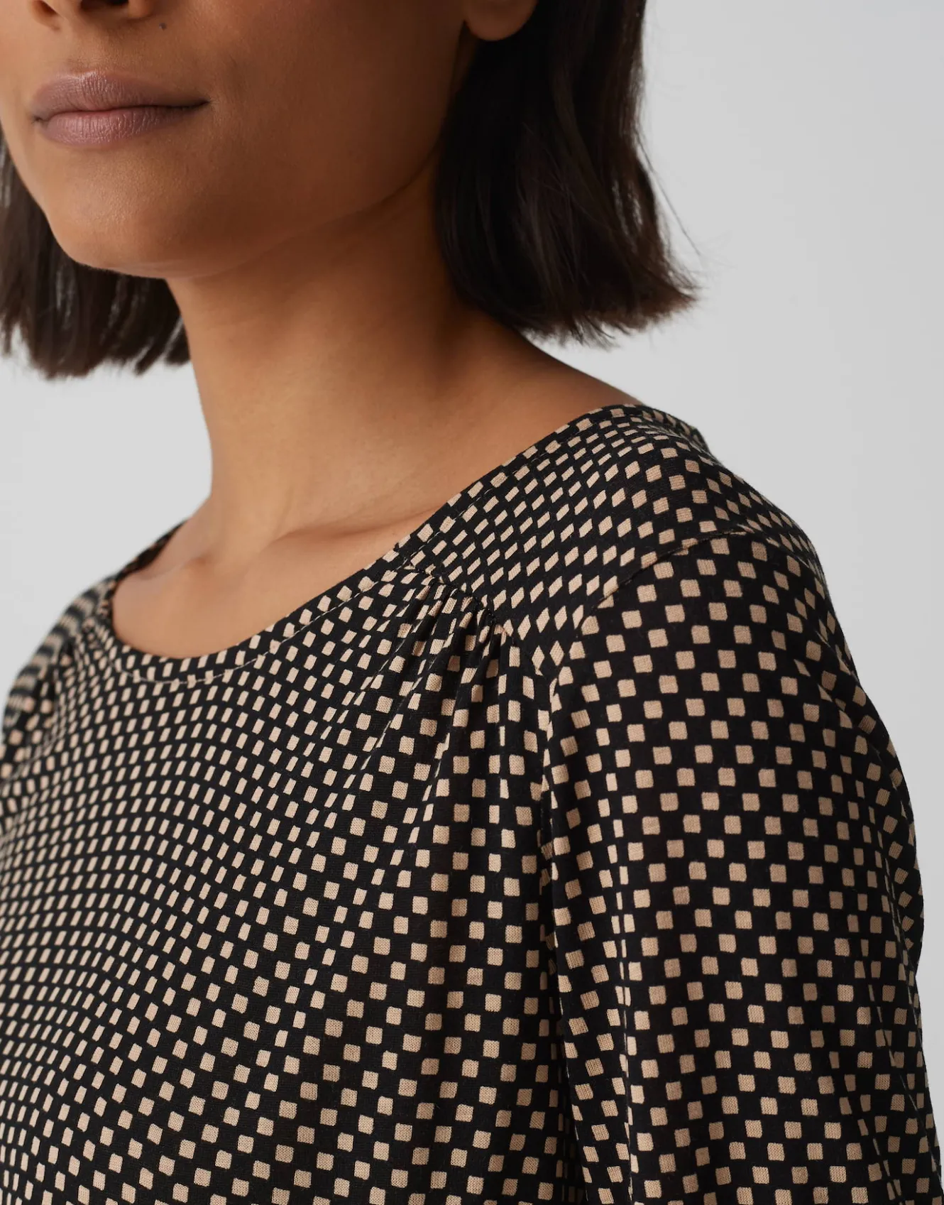 shirt_sutha_aop_beige_online_bestellen_4.webp OPUS Shirt Sutha Aop Beige Online Bestellen^Damen Shirts