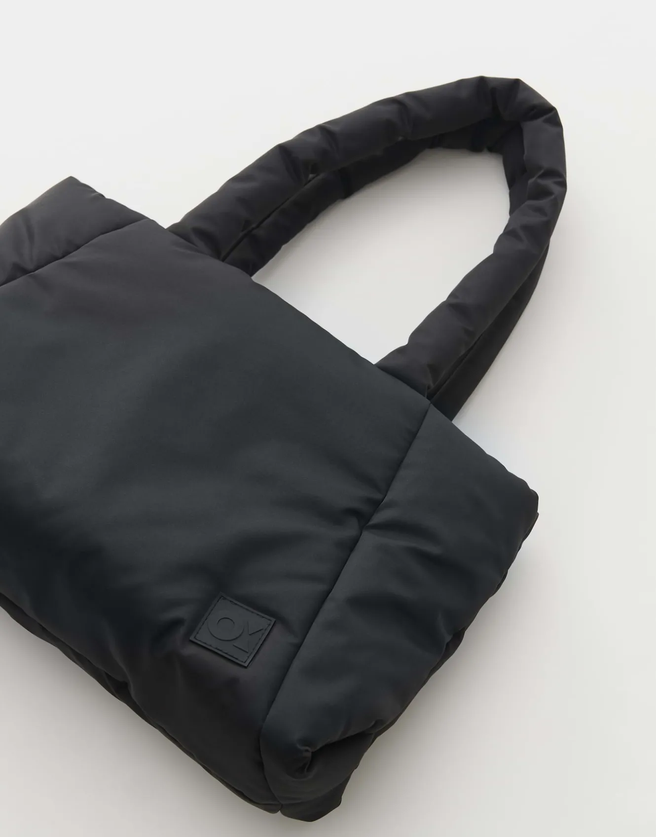 shopper_apillo_bag_schwarz_online_bestellen_5.webp OPUS Shopper Apillo Bag Schwarz Online Bestellen^Damen Accessoires
