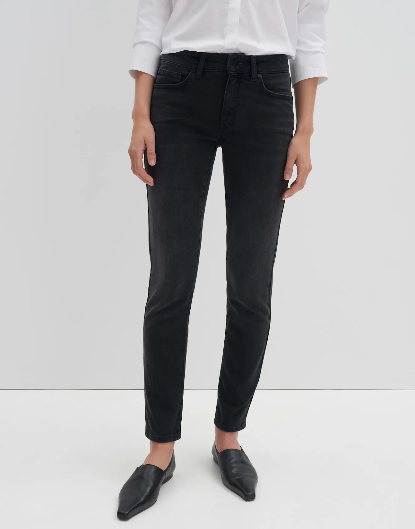 slim_jeans_catia_iconic_schwarz_online_bestellen_1.webp OPUS Slim Jeans Catia Iconic Schwarz Online Bestellen^Damen Jeans