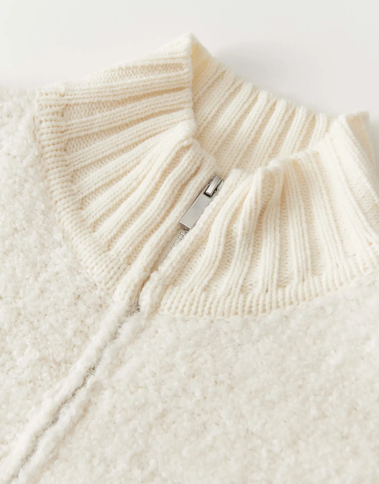 strickjacke_touclee_detail_wei_online_bestellen_7.webp OPUS Strickjacke Touclee Detail Weiß Online Bestellen^Damen Strick