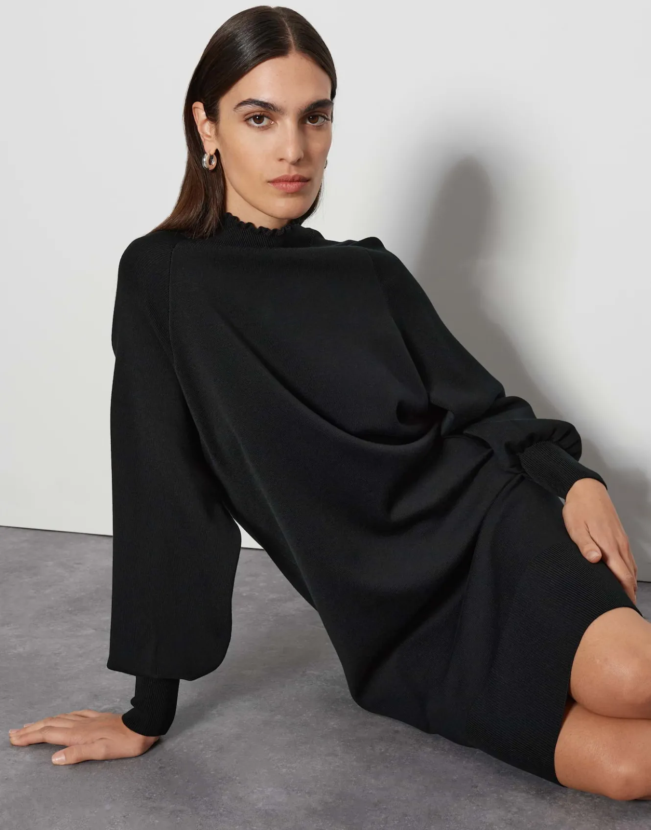 strickkleid_quarisi_schwarz_online_bestellen_8.webp OPUS Strickkleid Quarisi Schwarz Online Bestellen^Damen Kleider