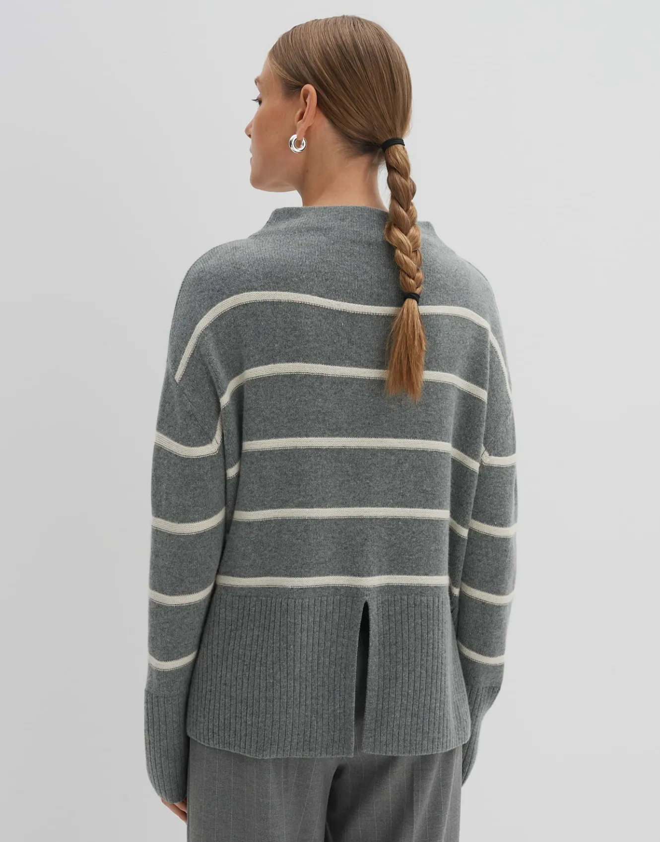 strickpullover_tanalynn_grau_online_bestellen_2.webp OPUS Strickpullover Tanalynn Grau Online Bestellen^Damen Strick