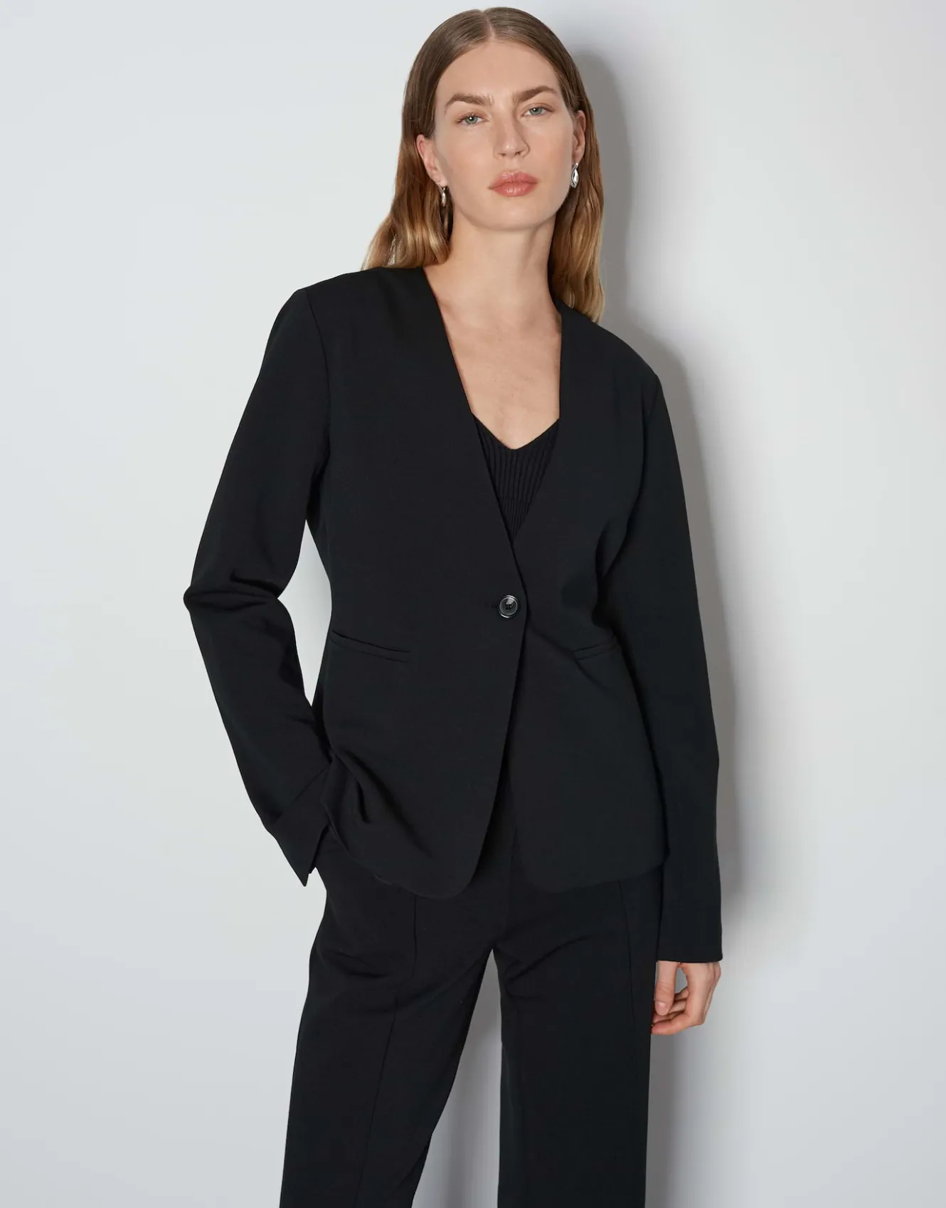 sweatblazer_nebru_schwarz_online_bestellen_1.webp OPUS Sweatblazer Nebru Schwarz Online Bestellen^Damen Blazer / Westen