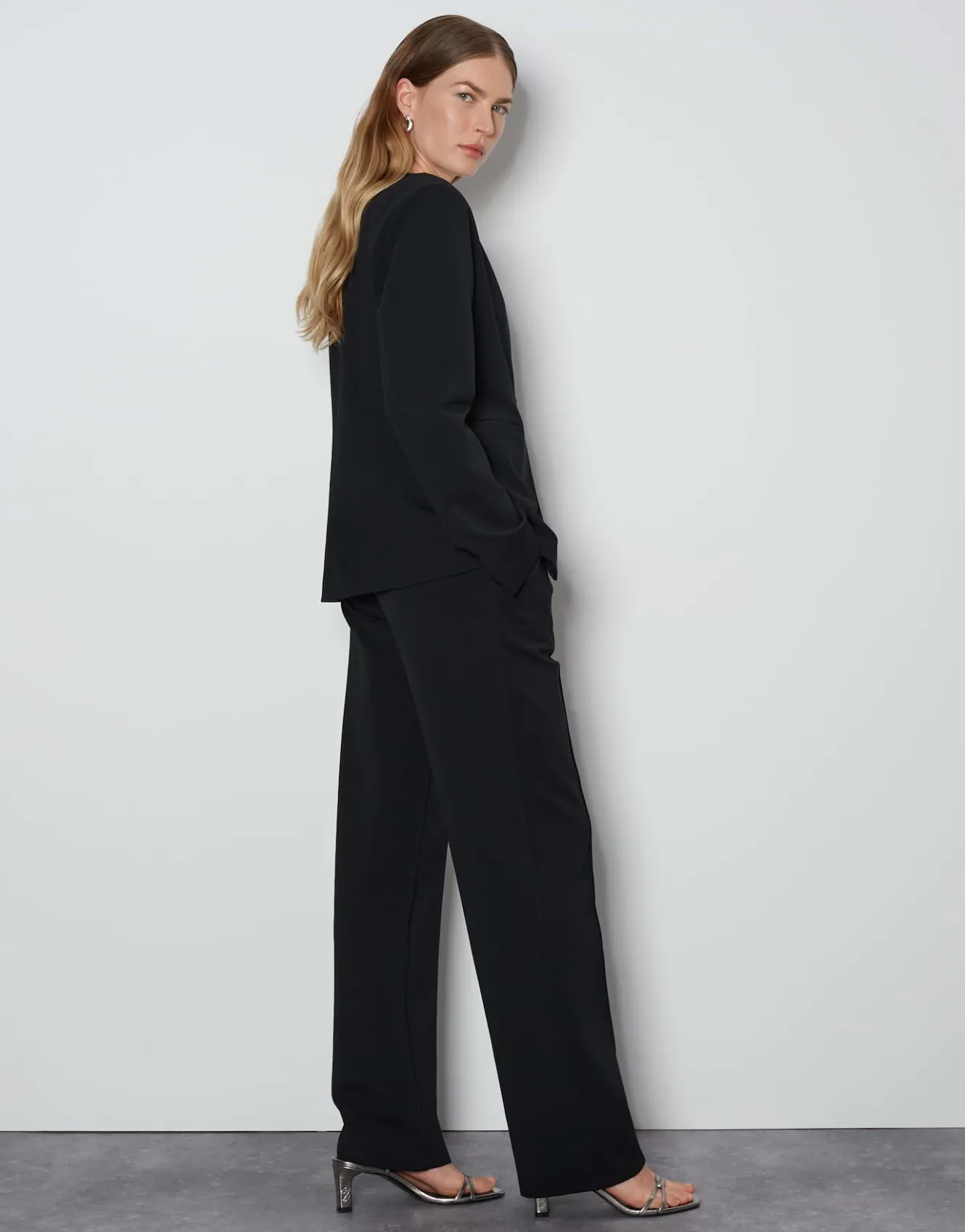 sweatblazer_nebru_schwarz_online_bestellen_3.webp OPUS Sweatblazer Nebru Schwarz Online Bestellen^Damen Blazer / Westen