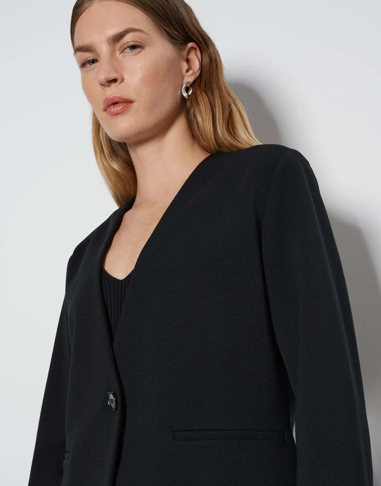 sweatblazer_nebru_schwarz_online_bestellen_4.webp OPUS Sweatblazer Nebru Schwarz Online Bestellen^Damen Blazer / Westen