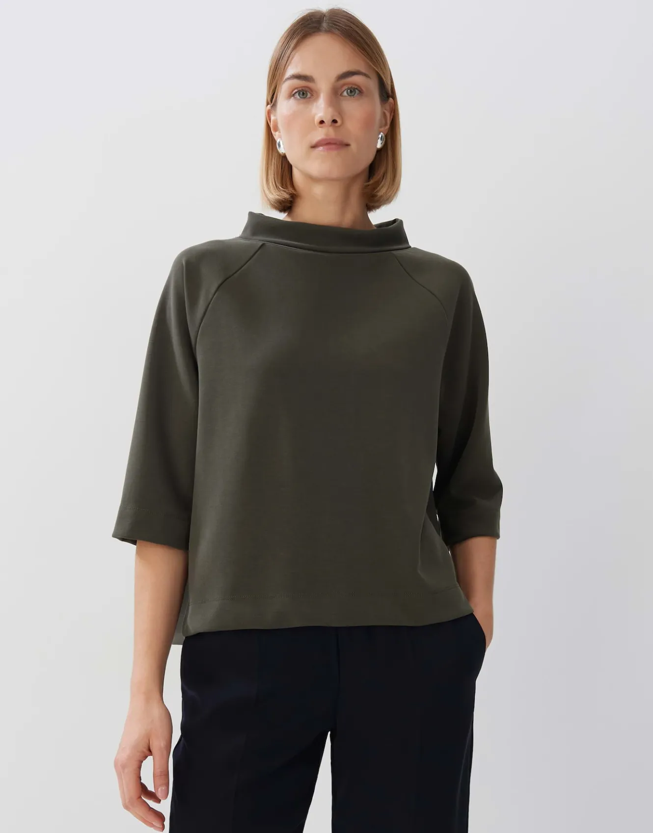 sweater_unoa_cropped_grn_online_bestellen_1.webp OPUS Sweater Unoa Cropped Grün Online Bestellen^Damen Sweat