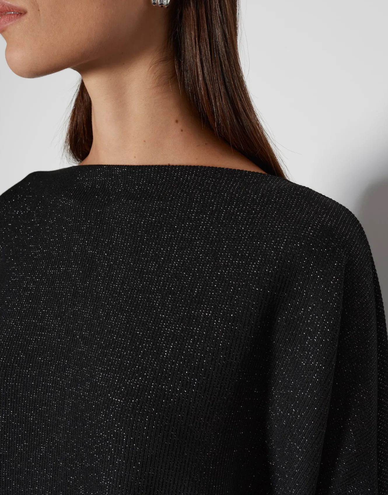 sweater_ushiny_detail_schwarz_online_bestellen_4.webp OPUS Sweater Ushiny Detail Schwarz Online Bestellen^Damen Sweat