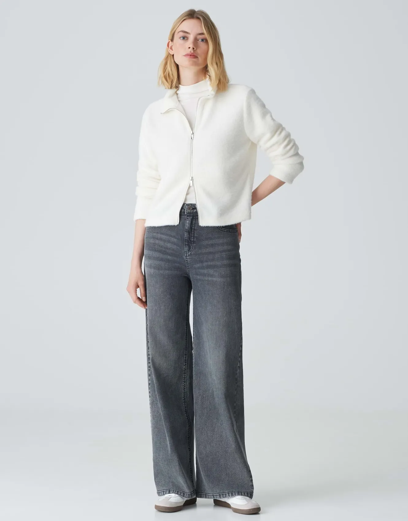 sweatjacke_gihara_wei_online_bestellen_0.webp OPUS Sweatjacke Gihara Weiß Online Bestellen^Damen Sweat