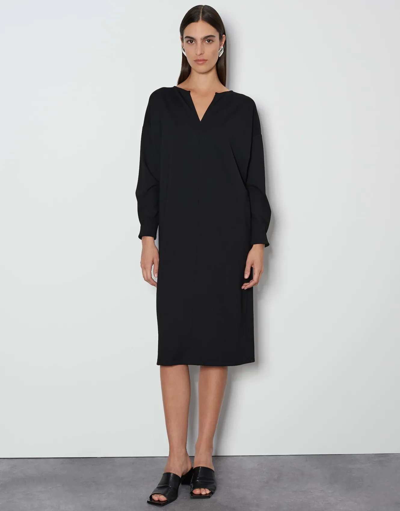 sweatkleid_quissi_schwarz_online_bestellen_1.webp OPUS Sweatkleid Quissi Schwarz Online Bestellen^Damen Kleider