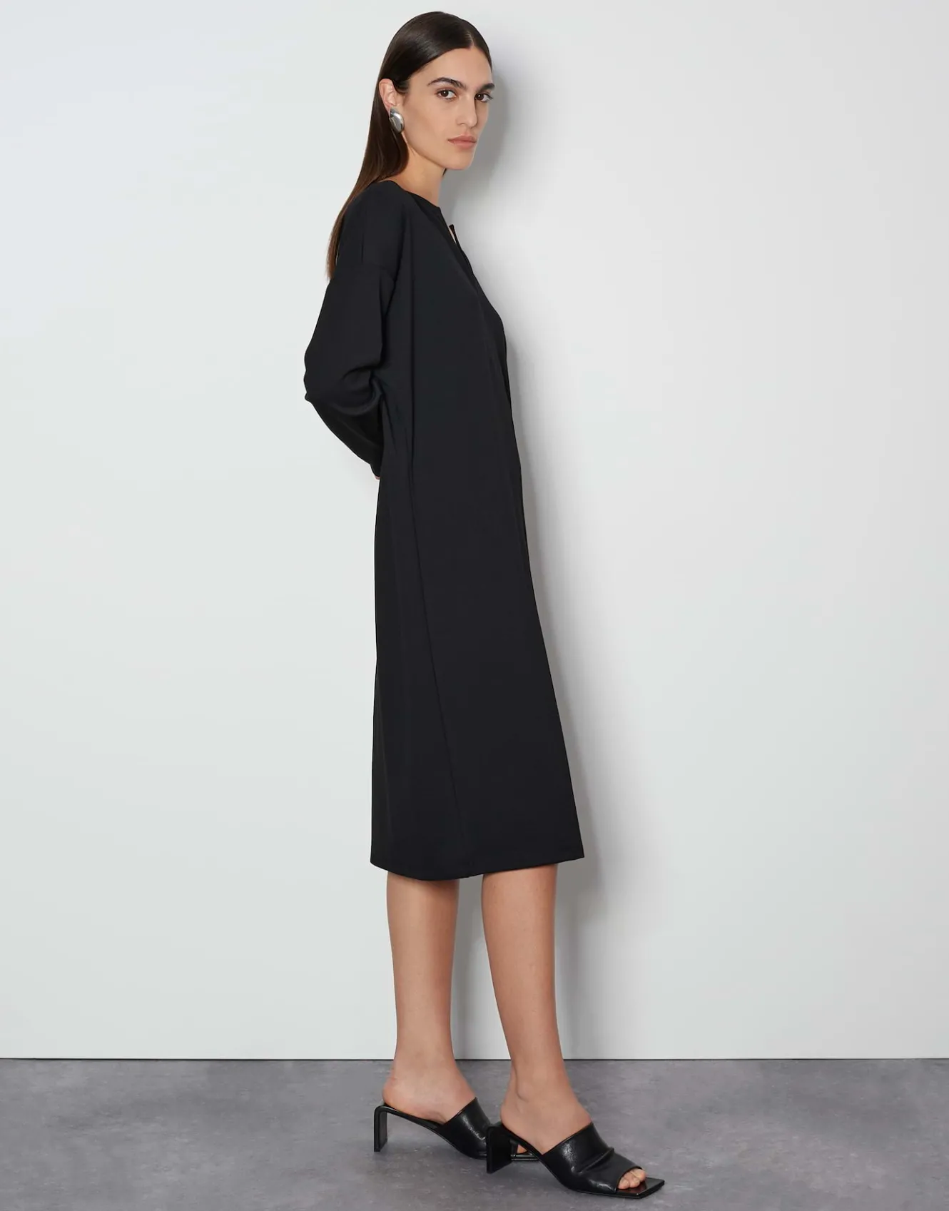 sweatkleid_quissi_schwarz_online_bestellen_3.webp OPUS Sweatkleid Quissi Schwarz Online Bestellen^Damen Kleider