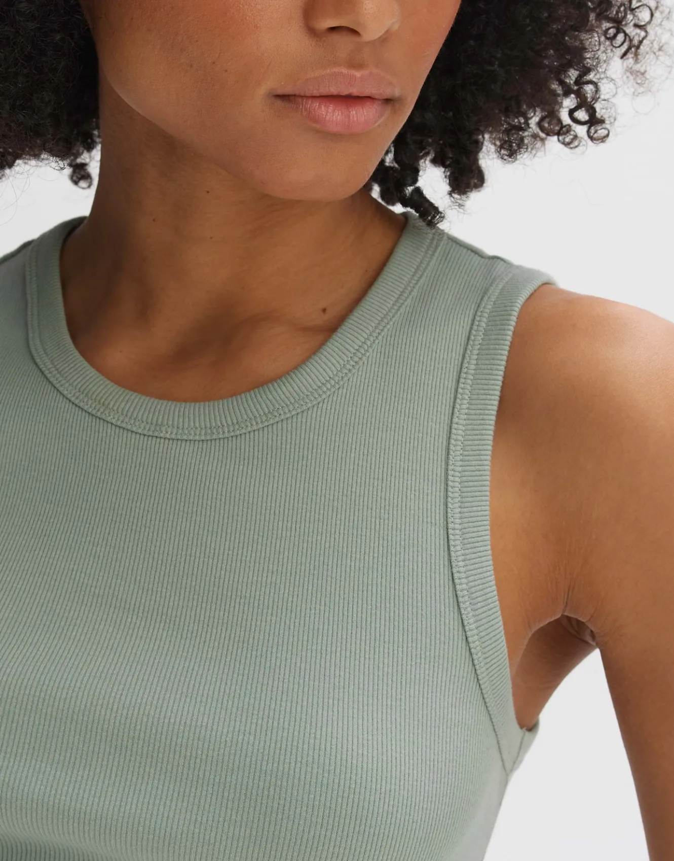 tank_top_ilesso_grn_online_bestellen_3-2.webp OPUS Tank Top Ilesso Grün Online Bestellen^Damen Basics | Shirts